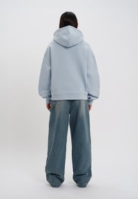 LOW LIGHTS STUDIOS® SHUTTER ZIPPER HOODIE - Camisola com fecho - sky blue