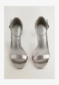 Ausgewählt, pewter