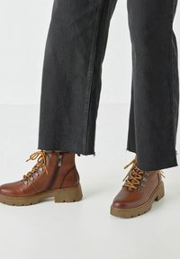 Tamaris ELEGANTE - Ankle boots - cognac