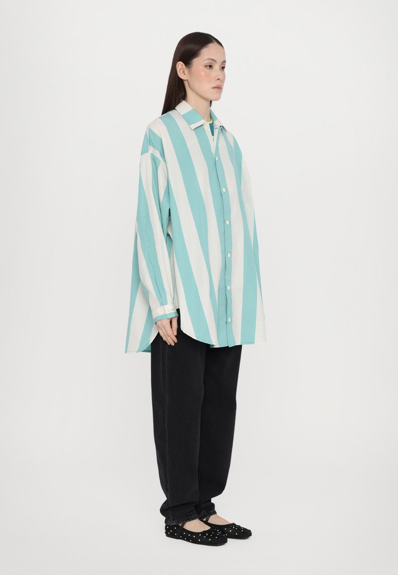 Sunnei MEGA OVER SHIRT TIE - Blusa - off white/green