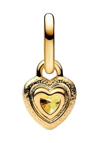 Pendentif en or en forme de cœur avec une pierre précieuse jaune au centre. Surfaces lisses et texturées avec un design en couches en forme de cœur.