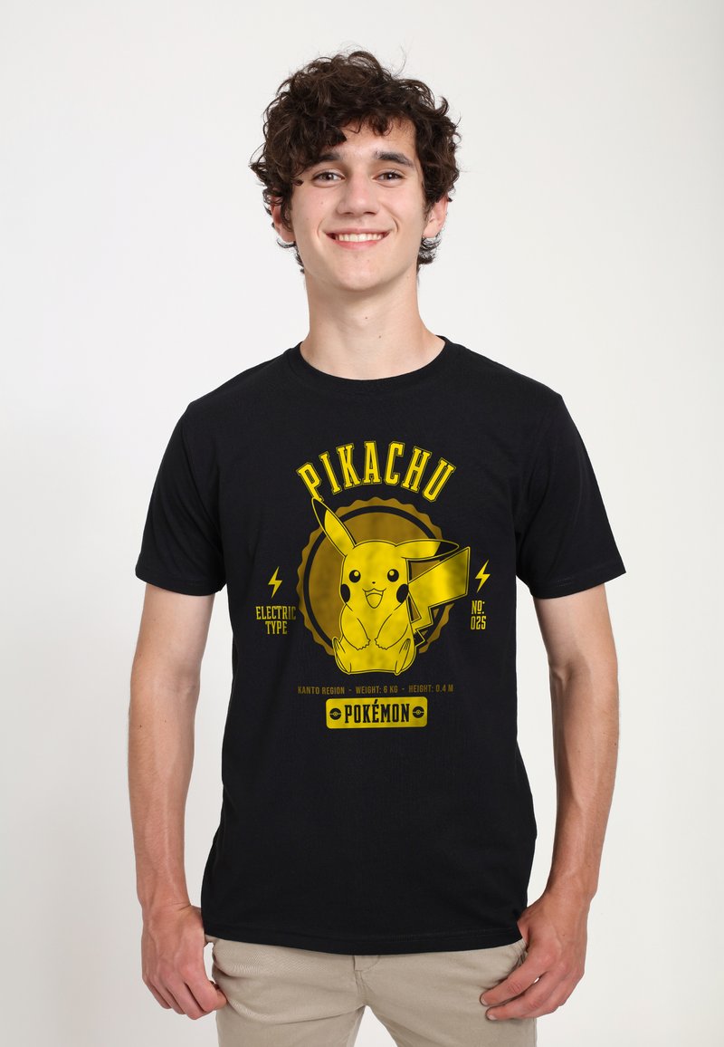 Pokemon - POKÉMON COLLEGIATE PIKACHU - T-shirt print - black, Vergroten