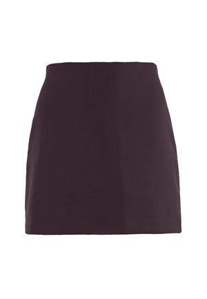 Donkerpaarse minirok met hoge taille, gladde stof en een eenvoudig A-lijn ontwerp. Geen zichtbare patronen of metalen accenten.