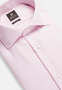 Ljusrosa skjorta med regular fit och fint strukturerat mönster, knappstängning och spetsig krage, märkt Boggi Milano.