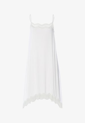 Hvid ærmeløs camisole med bølget blonderkant øverst og bølgende blonderkant forneden, lavet af blødt, let stof.