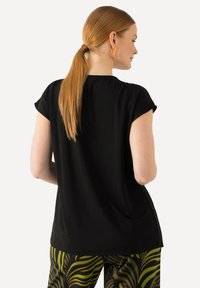 Ulla Popken KNOT DETAIL SLEEVE SLINKY - Jednoduché tričko - black