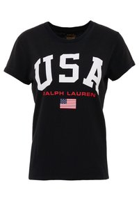 Černé bavlněné tričko s velkým bílým nápisem "USA", "RALPH LAUREN" v červené barvě a malou grafikou americké vlajky. Krátké rukávy, design s kulatým výstřihem.