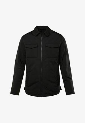 Schwarze gepolsterte Jacke mit einem Frontreißverschluss, zwei Brusttaschen mit Klappen, langen Ärmeln und einem spitz zulaufenden Kragen. Glatte, elegante Textur.