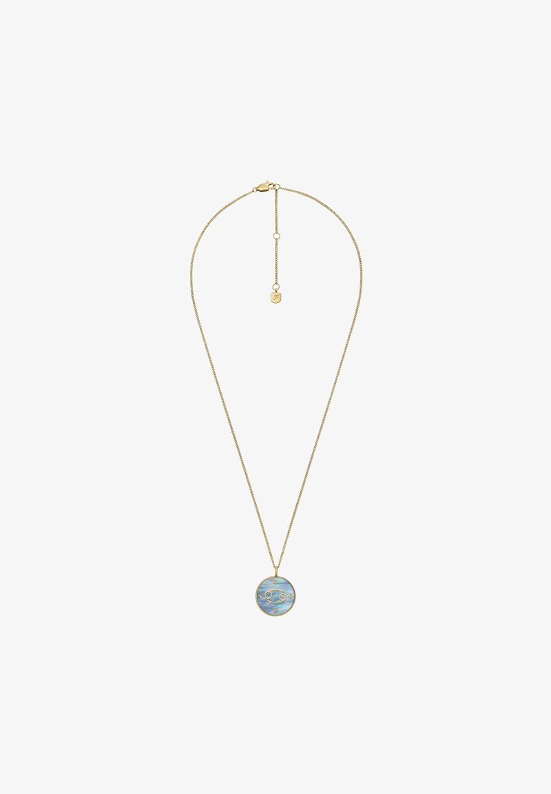 Collier doré avec un pendentif rond comportant une pierre bleue irisée et des accents circulaires. La chaîne inclut une fonction de longueur ajustable.