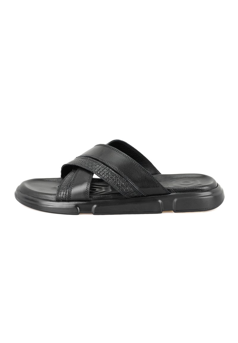 Zwarte slide sandaal met geweven leren banden, een gevoerd voetbed en een gestructureerde rubberen buitenzool voor verbeterde grip.