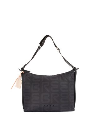 Borsa a tracolla nera con tracolla regolabile, motivo "BREE" ripetuto in modo sottile e una targhetta beige attaccata vicino alla cerniera.