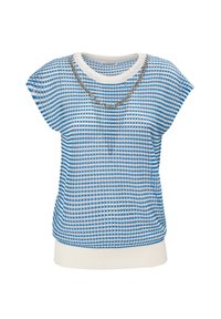 Suéter de manga corta a rayas azul y blanco con un patrón texturizado, que presenta un dobladillo acanalado blanco y un detalle de cadena plateada alrededor del escote.