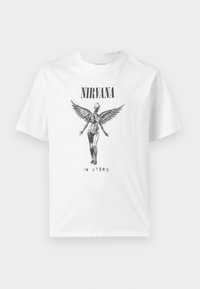 Biała koszulka z czarnym nadrukiem anatomicznej figury anioła, z napisem "NIRVANA" powyżej i "IN UTERO" poniżej figury na środku przodu.