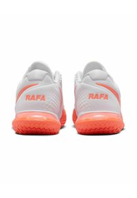 Nike Performance ZOOM VAPOR CAGE RAFA - Scarpe da tennis per tutte le superfici - white bright mango white