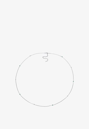 Collier en chaîne argentée avec de petites perles vertes, présentant un design minimaliste et une longueur délicate et ajustable avec un fermoir à ressort.