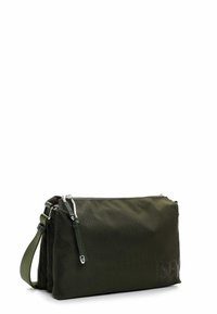 Kopertówka w kolorze oliwkowej zieleni, wykonana z trwałej tkaniny, wyposażona w zamek błyskawiczny, regulowany pasek oraz grawerowane logo.