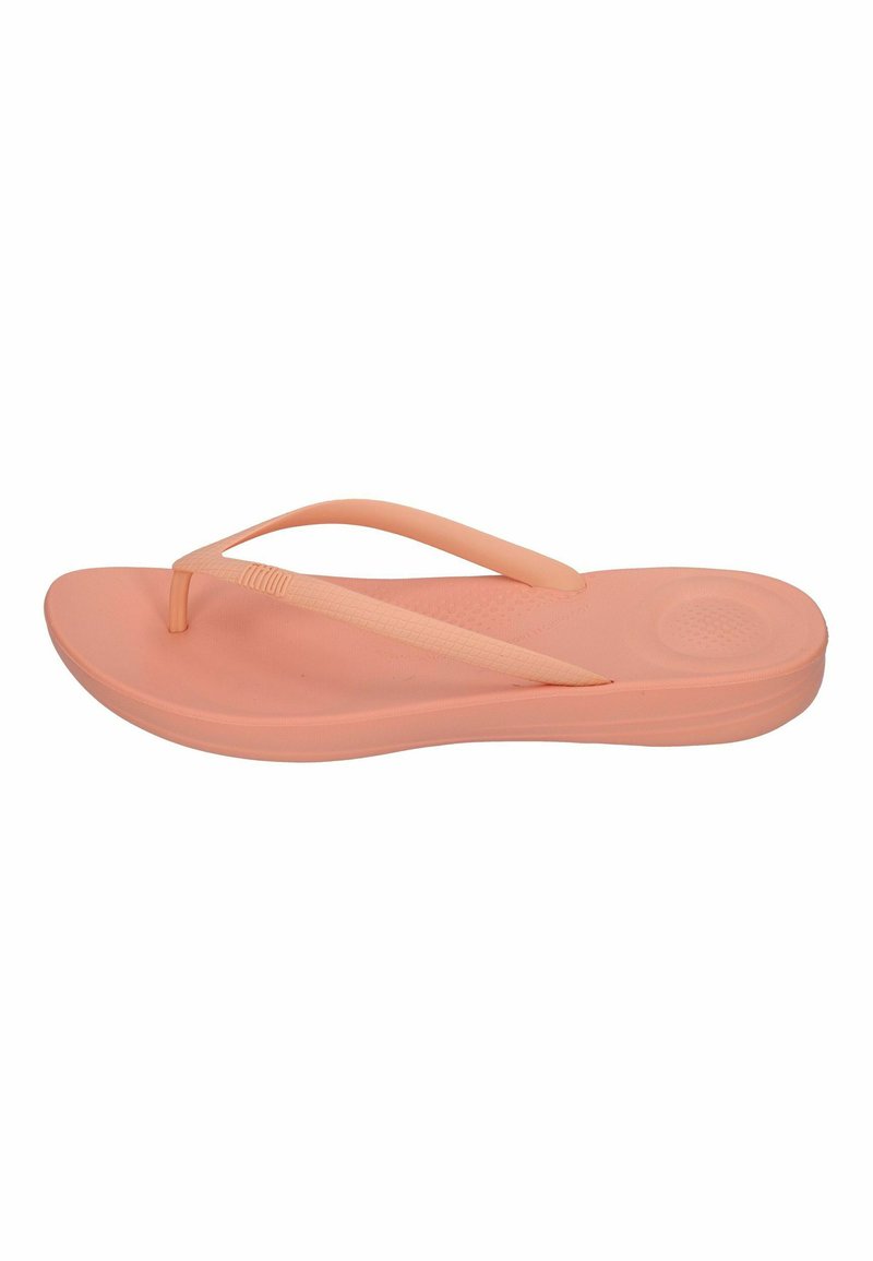 Pfirsichfarbene Flip-Flops mit einer strukturierten Fußbett, flexiblen Riemen und einer glatten Sohle. Leichtes Design für den Freizeitgebrauch.