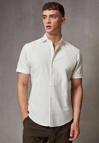 Next SHORT SLEEVE  - REGULAR FIT - Camisa - white