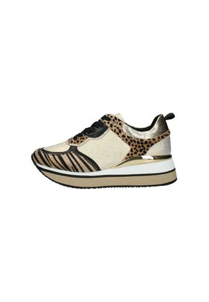 Sneaker con una miscela di oro metallico, beige e texture animalier. Presenta una gornerella spessa bianca e dorata con strisce nere e lacci neri.
