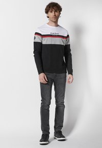 Koroshi Top s dlhým rukávom - black