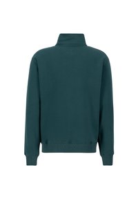 Pullover di colore verde scuro realizzato in tessuto morbido, con collo alto, maniche lunghe e polsini e fondo a coste.