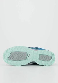 Blaues Sport-Schuhsohle mit Gummitraktionsmuster. Verfügt über eine helle mintgrüne Zwischensohle mit grauen Akzenten und strukturierten Details.