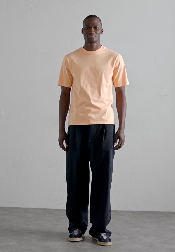 PARCY LOGO TEE - Basic T-shirt - mock orange2