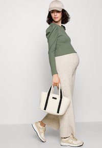 Vero Moda Maternity VMMLULU LEFILE LOOSE PANT - Hlače - off-white