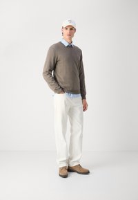 GANT Strikkegenser - dark hazelnut melange