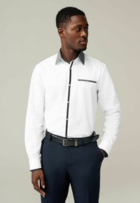 Next TEXTURED TRIMMED REGULAR FIT SINGLE CUFF - Ing - off white