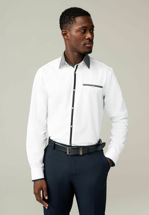 Next TEXTURED TRIMMED REGULAR FIT SINGLE CUFF - Hemd - off white