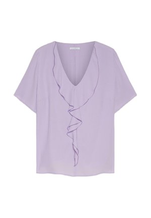 Blouse courte lilas à manches courtes avec un col en V profond et un volant qui cascade au centre devant.