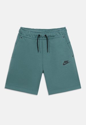 Τζελ σορτς μήκους μέχρι το γόνατο της Nike με ελαστική μέση, μαύρα κορδόνια, πλαϊνές τσέπες και μαύρο λογότυπο Nike στο αριστερό μηρό.