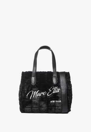 Sac à main en fausse fourrure noire avec texture matelassée, poignées en cuir noir et bandoulière. Présente une broderie blanche "Marc Ellis NEW YORK".
