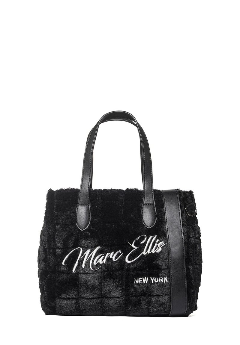 Zwarte handtas van nepbont met een doorgestikte textuur, zwarte leren handvatten en een schouderriem. Voorzien van witte borduursels met de tekst "Marc Ellis NEW YORK".
