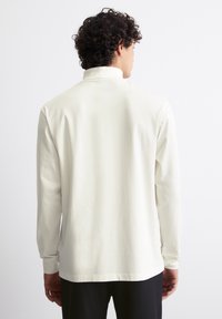 Marc O'Polo DENIM TURTLE NECK RELAXED FIT - Hosszú ujjú felső - silky white