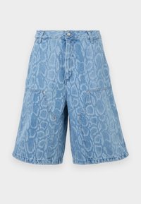 Ανοιχτό μπλε τζιν σορτς με διακριτικό μοτίβο φιδιού, φαρδιές μπατζάκια, μπροστινές τσέπες, θηλιές για ζώνη και κλείσιμο με κουμπί.