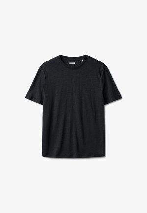 Czarna koszulka z krótkim rękawem i okrągłym dekoltem, wykonana z miękkiego materiału, charakteryzująca się gładką teksturą i minimalistycznym wzornictwem, bez wzorów.