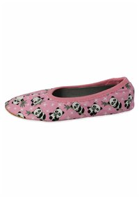 Rosa flache Schuhe mit Panda-Motiven, strukturiertem Stoff, runder Zehenpartie, elastischem Kragen und weißen Sohlenakzenten. Sternenmuster im Hintergrund.