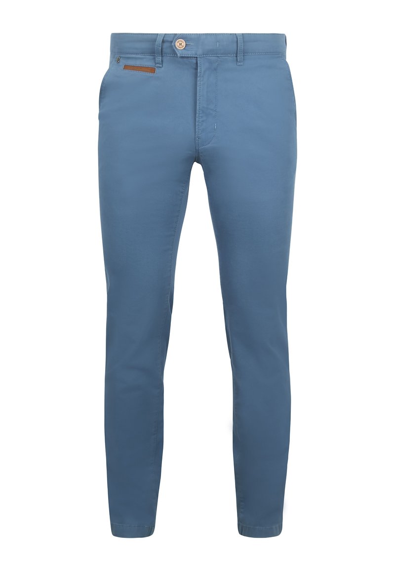 Blaue Baumwollhose mit Slim-Fit, mit einem vorderen Knopfverschluss, Seitentaschen und einem kleinen braunen Lederakzent.