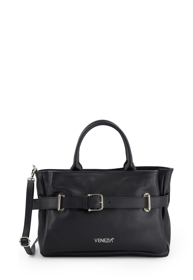 Sac à main en cuir noir avec une finition texturée, deux poignées, une bandoulière réglable et un accent de boucle à l'avant. Affiche le nom de la marque « VENEZIA ». 