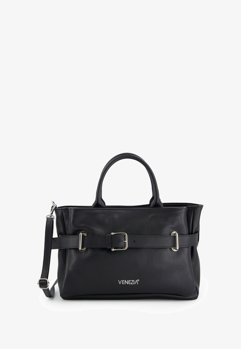 Sac à main en cuir noir avec une finition texturée, deux poignées, une bandoulière réglable et un accent de boucle à l'avant. Affiche le nom de la marque « VENEZIA ».
