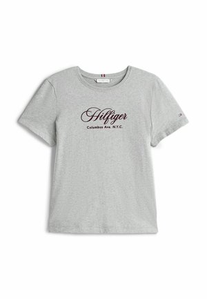 Grijze katoenen T-shirt met korte mouwen, voorzien van een bordeauxrode cursieve "Hilfiger" logo en de tekst "Columbus Ave. N.Y.C." Ronde halslijn, casual pasvorm.