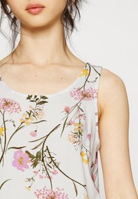 Vero Moda Petite VMEASY  - Blusa - snow white