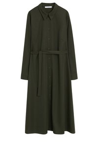 Robe khaki à boutons avec col, manches longues et ceinture. Confectionnée en tissu doux, elle dispose de deux poches latérales et d'une coupe décontractée.