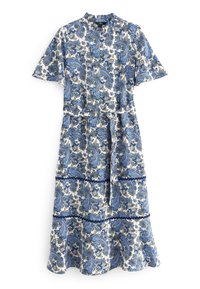 Sininen ja valkoinen kuvioitu mekko, jossa lyhyet hihat, pyöreä pääntie, vyötärösolmu ja kerroksittainen hame, jossa on paisley- ja kukkakuvioita.