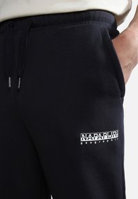 Napapijri Teplákové kalhoty - dark blue