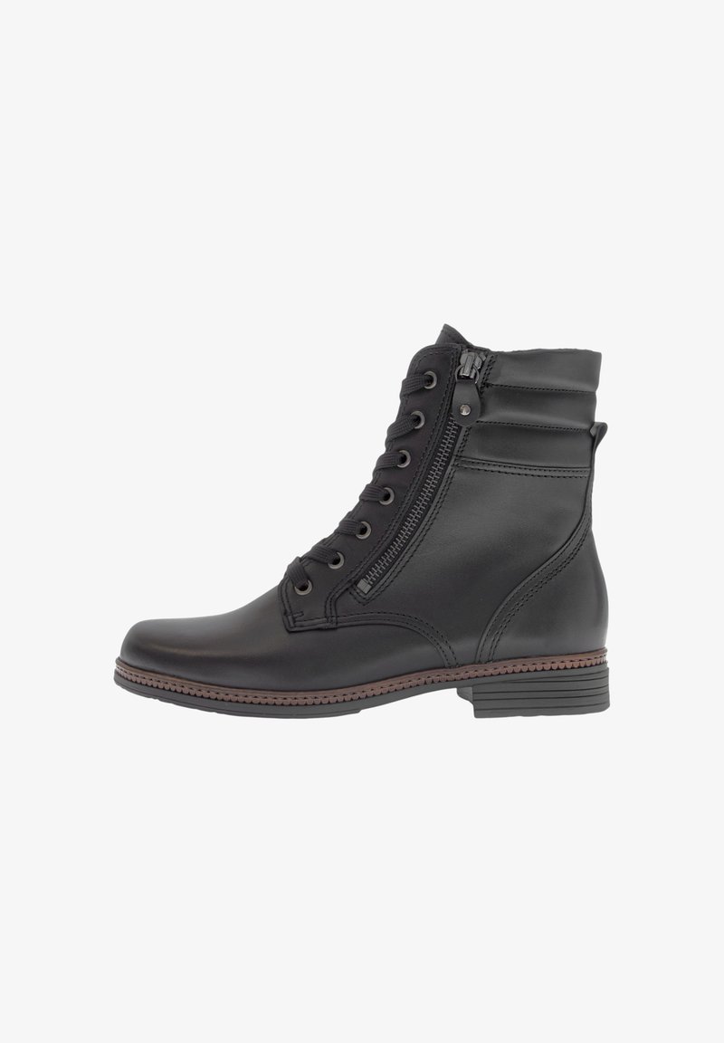 Bottine en cuir noir avec un bout rond, un laçage à l'avant, une fermeture éclair sur le côté et des détails cousus le long de la semelle. Talon bas.