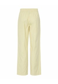 Geel gestreepte wijde broek met een elastische tailleband. Gemaakt van lichtgewicht stof, met subtiele verticale lijnen. Glad van textuur.