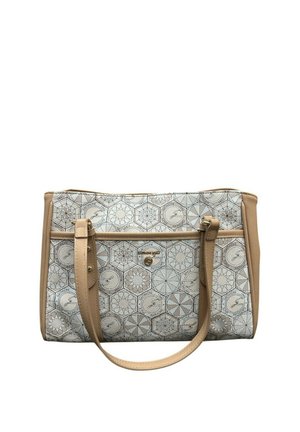 Beżowa torba na ramię z wzorami heksagonalnymi, dwoma paskami na ramię oraz małą złototonową plakietką z logo na przedniej kieszeni.